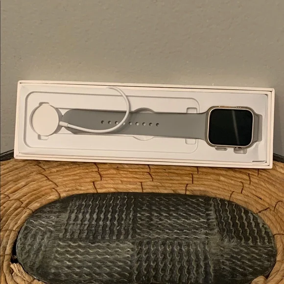 Z59 Ultra Smartwatch with Wireless Charging NWOT Accessories display picture 2